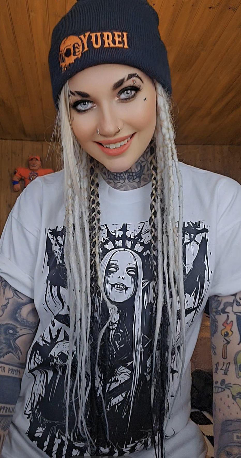 Lilith tee